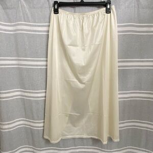 VANITY FAIR / Cream 30" Slip Size L